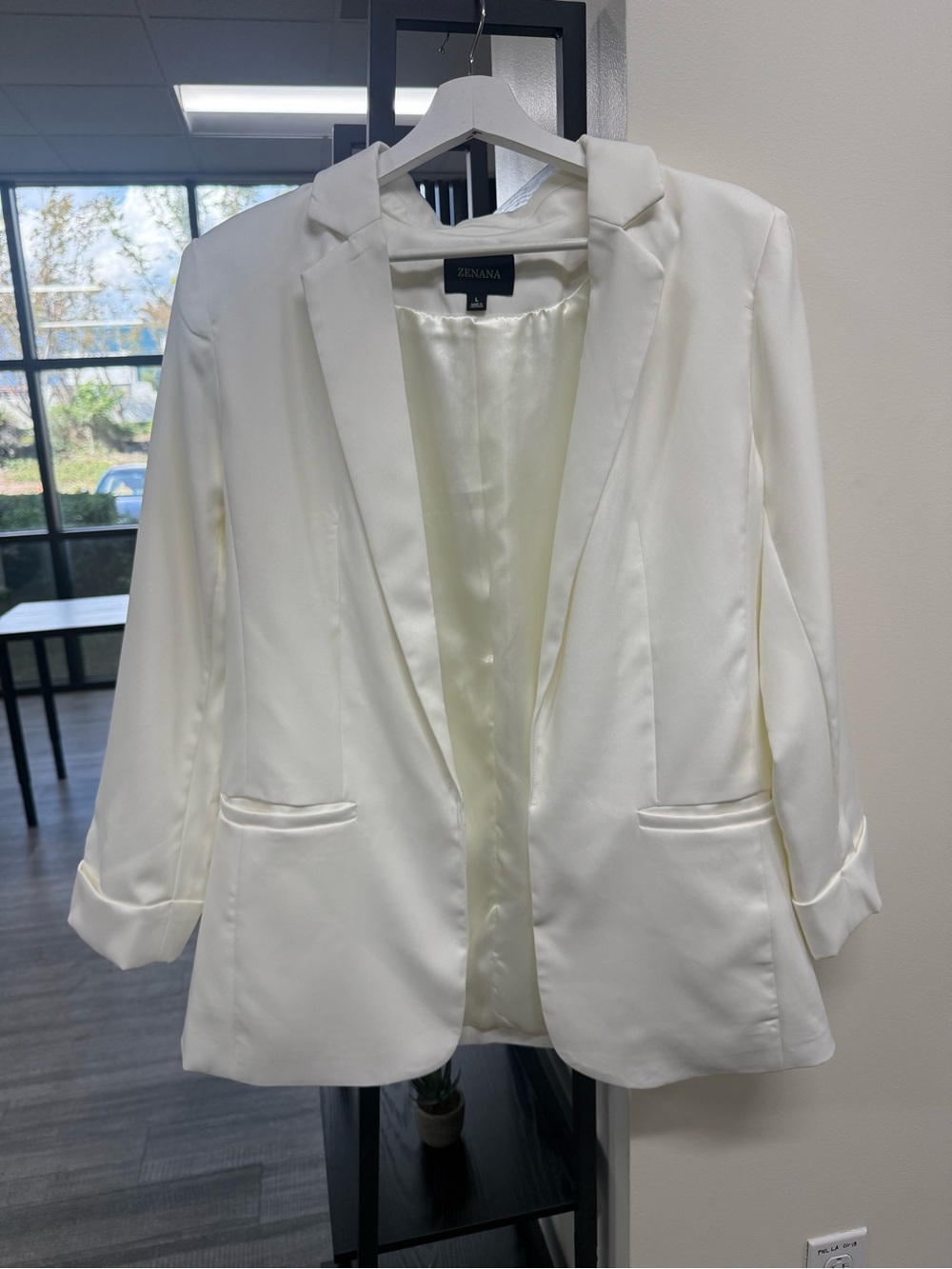 Size Large Pearl Color Women's Blazer